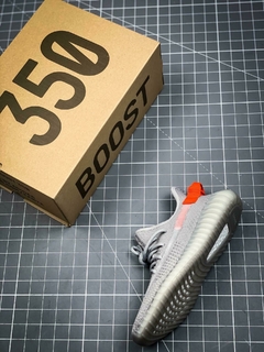 Adidas Yeezy v2 na internet