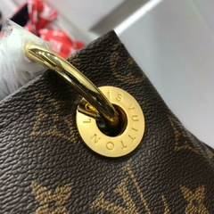 Bolsa Louis Vuitton na internet