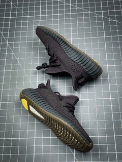 Adidas Yeezy v2 Refletivo na internet