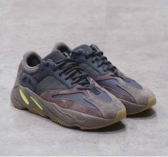 Adidas yeezy 700 na internet