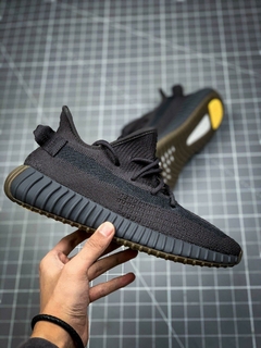 Adidas Yeezy v2 na internet