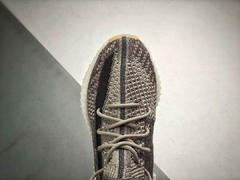 Adidas Yeezy v2 na internet