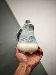 Adidas Yeezy v2 na internet