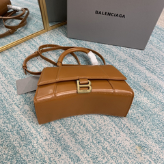 Bolsa Balenciaga na internet