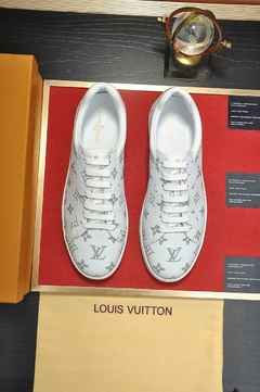 Tênis Louis Vuitton na internet