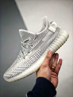 Imagem do Adidas Yeezy v2 Refletivo