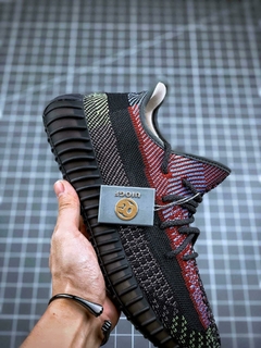 Adidas Yeezy v2 Refletivo na internet