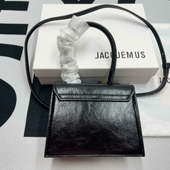 Bolsa Jacquemus na internet