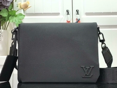 Bolsa Louis Vuitton na internet