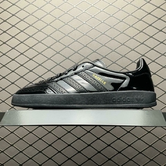 Adidas Gazelle na internet