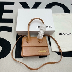 Bolsa Jacquemus na internet