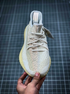 Adidas Yeezy v2 Refletivo na internet