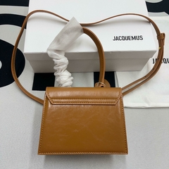 Bolsa Jacquemus na internet