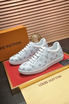 Tênis Louis Vuitton na internet