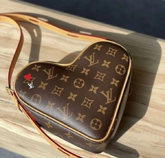 Bolsa Coracao Louis vuitton na internet