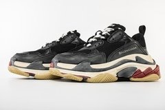 Balenciaga triple S na internet