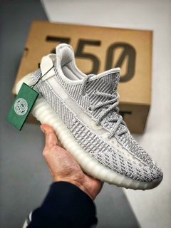 Adidas Yeezy v2 Refletivo na internet