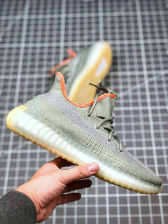 Adidas Yeezy v2 na internet