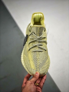 Adidas Yeezy v2 Refletivo na internet