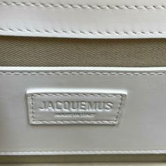 Bolsa Jacquemus na internet