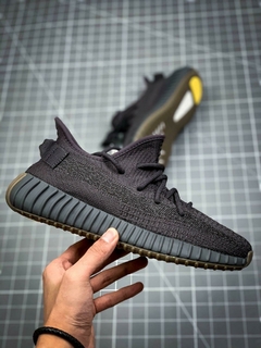 Adidas Yeezy v2 Refletivo na internet