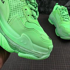 Balenciaga Triple S - comprar online