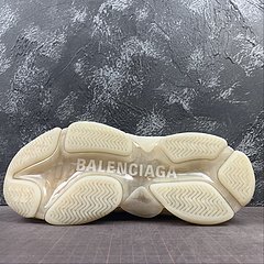 Balenciaga Triple S - comprar online