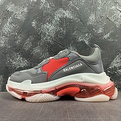 Balenciaga Triple S na internet