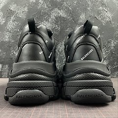 Balenciaga Triple S - comprar online