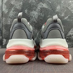 Balenciaga Triple S - comprar online