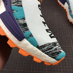 Adidas Human race na internet