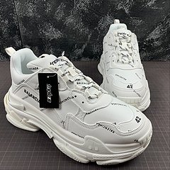 Balenciaga Triple S na internet