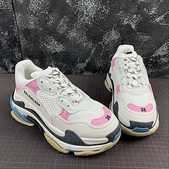 Balenciaga Triple S - comprar online