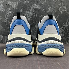 Balenciaga Triple S - comprar online