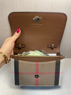 Bolsa Burberry na internet