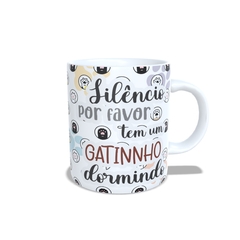 Caneca Gatinho Dormindo 325ml em cerâmica Orathea - Personalize Canecas Azulejos e mais | Orathea Presentes