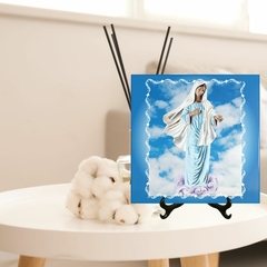 Quadro Azulejo Nossa Sra. Rainha da Paz com suporte Orathea na internet