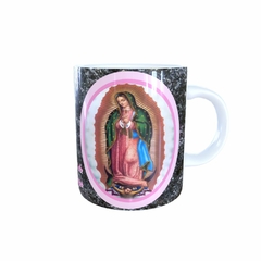 Caneca Nossa Senhora de Guadalupe Religioso AA2 em cerâmica 325ml Orathea - Personalize Canecas Azulejos e mais | Orathea Presentes