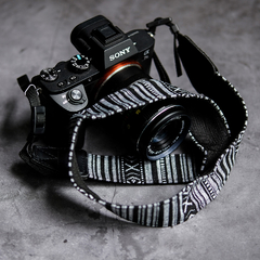 Imagem do Alça de pescoço para câmeras Coleção INCA – modelo Sacsay