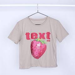 Remera Baby Tee Boxi text me - Remeras de moda femenina Isabellas basic