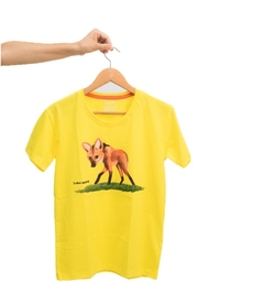 Camiseta infantil lobo-guará - amarela - 100% algodão unissex - Sapotis | Produtos inspirados nos bichos do Brasil