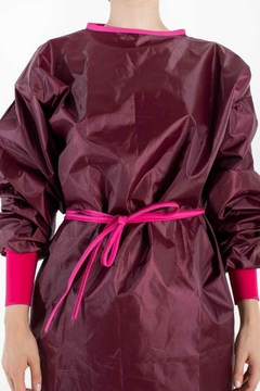 Camisolín impermeable reutilizable bordo - tienda online