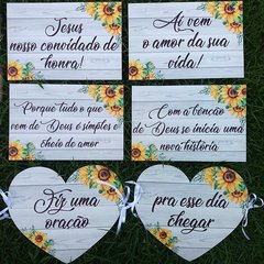 4 plaquinhas pajem + 2 das cadeiras coração