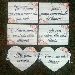 4 plaquinhas pajem + 2 das cadeiras coração - comprar online