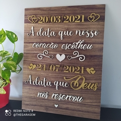 Placa "Deus reservou" em Alto relevo