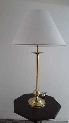 Lámpara de mesa alta con pantalla grande en internet