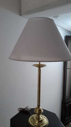 Lámpara de mesa alta con pantalla grande - comprar online