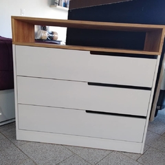 Cómoda de MDF y enchapado