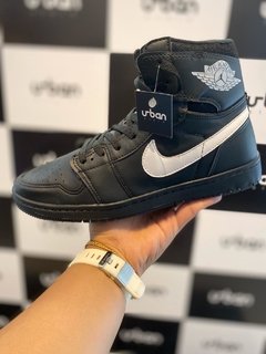 Tênis Nike Air Jordan 1 Chicago Retro Preto - comprar online