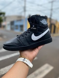 Tênis Nike Air Jordan 1 Chicago Retro Preto na internet